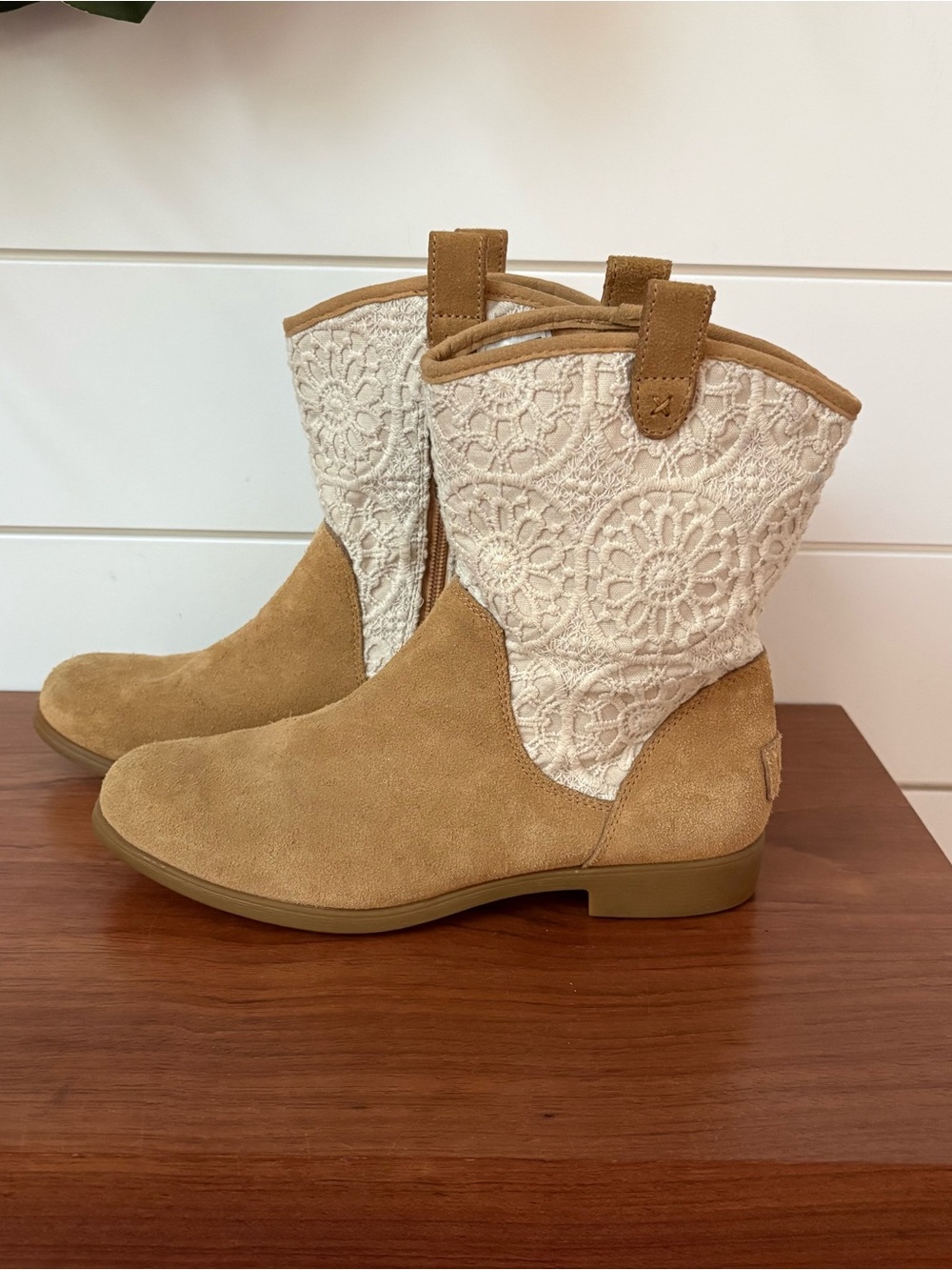 UGG Dahlia Lace Suede Tan Beige Lace Zip Booties Boots Western Cowgirl 5 EU 35